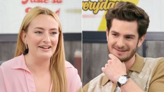 El coqueteo entre el actor Andrew Garfield y Amelia Dimoldenberg en "Chicken Shop Date" revivió su historia viral