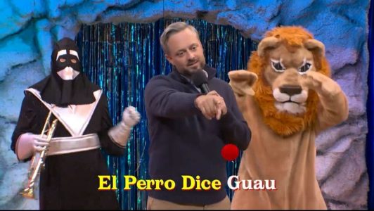 ¿Qué dice el público?: La delirante imitación de Sábado Gigante en el programa ícono de la comedia estadounidense