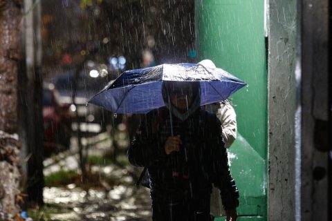 Senapred extiende alerta para toda la Región Metropolitana por lluvias: Se prevén tormentas eléctricas y posibles aluviones