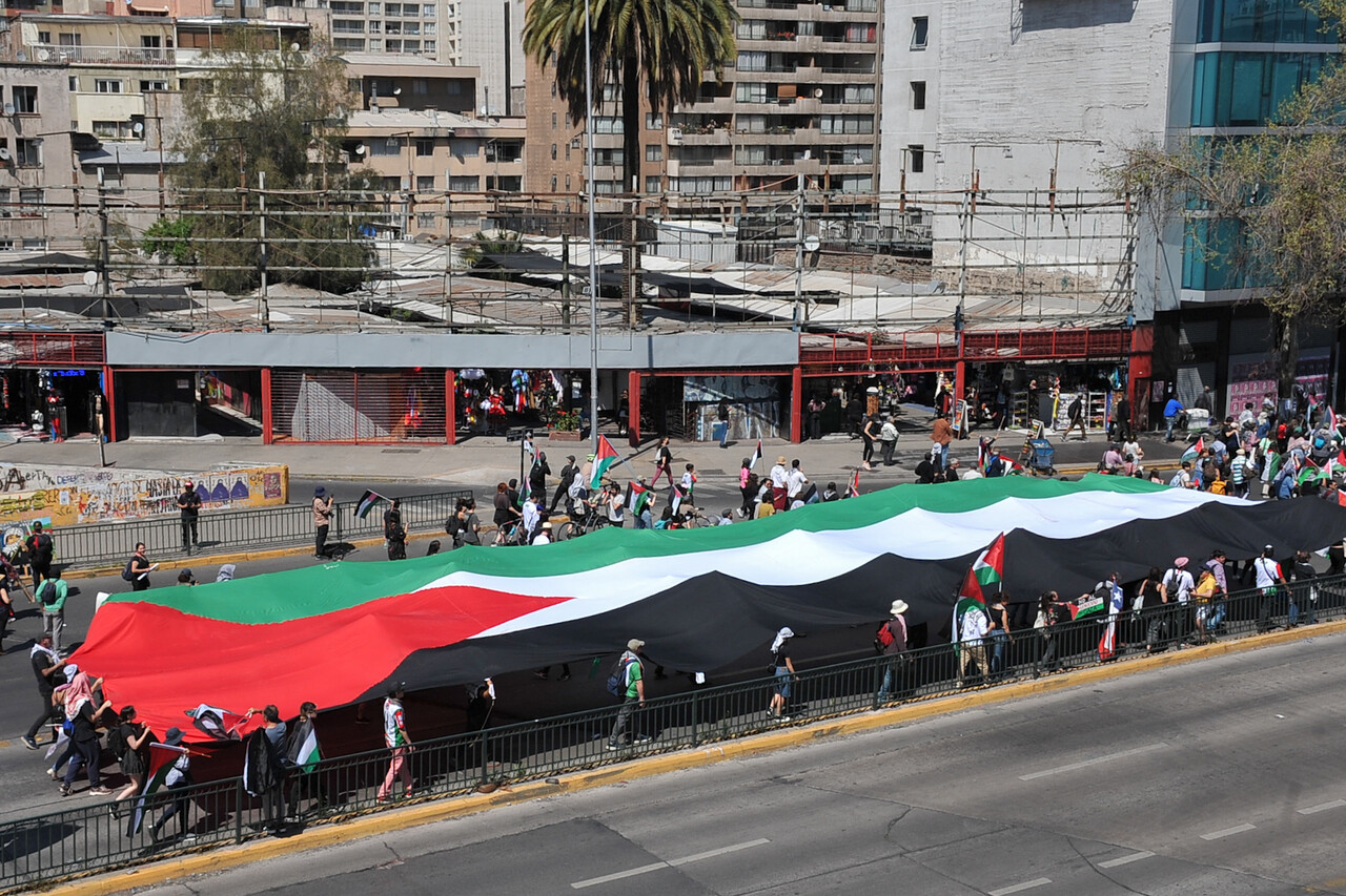 Manifestación en Santiago por Palestina, exigiendo justicia y paz, a raíz de los acontecimientos del conflicto Palestino-Israeli/Agencia Uno