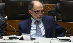 Agrupaciones de DDHH ingresan recurso de protección por actuar "arbitrario e ilegal" en destitución de Sergio Muñoz