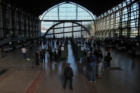 Denuncia por votos marcados en Santiago: Servel asegura que "es difícil determinar el culpable"