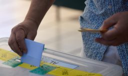 Toman declaración a vocales de mesa por votos marcados en Estación Mapocho