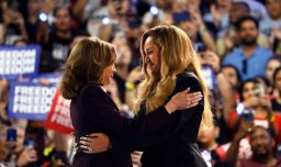 Beyoncé acompañó a Kamala Harris en acto de campaña: "Es hora de cantar una nueva canción"