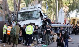 Más de 30 heridos tras embestir un camión contra parada de autobús al norte de Tel Aviv