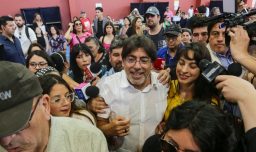 Tras autorización del tribunal: Caótica llegada de Daniel Jadue a local de votación en Recoleta