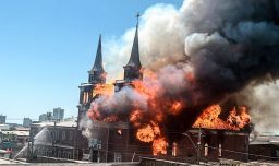 Fuego destruye Iglesia San Francisco de Iquique: Sólo un día antes se vio afectada por un amago de incendio