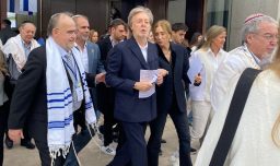 La reservada visita de Paul McCartney a sinagoga del Círculo Israelita en Lo Barnechea