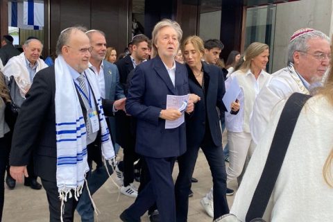 La reservada visita de Paul McCartney a sinagoga del Círculo Israelita en Lo Barnechea