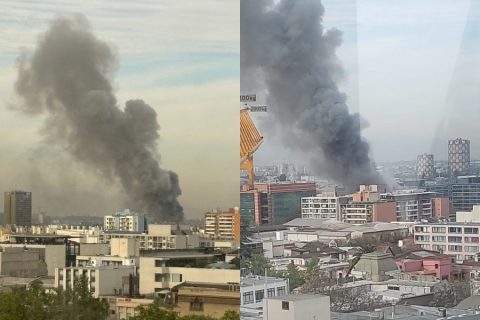 Bomberos trabajan para controlar incendio que afecta bodegas en Santiago