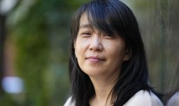 Premio Nobel de Literatura 2024 es entregado a la escritora surcoreana Han Kang