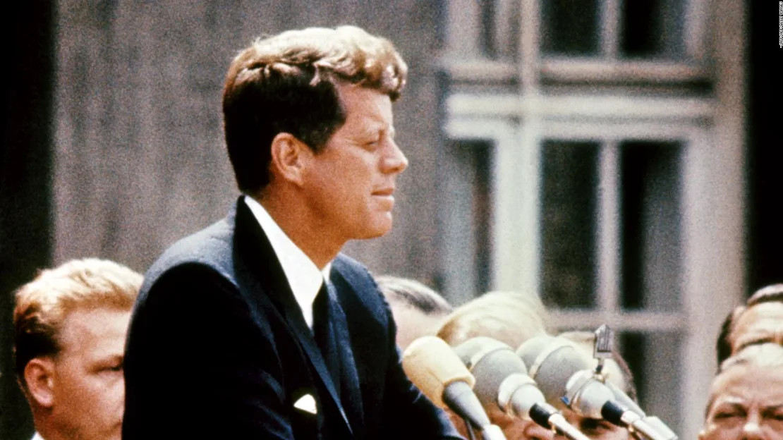 El presidente estadounidense John F. Kennedy implementó el embargo en su dimensión actual en 1962.