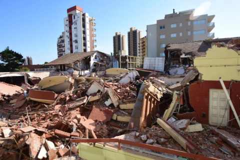 Derrumbe de edificio en Argentina: Una decena de desaparecidos y un muerto tras fatal incidente