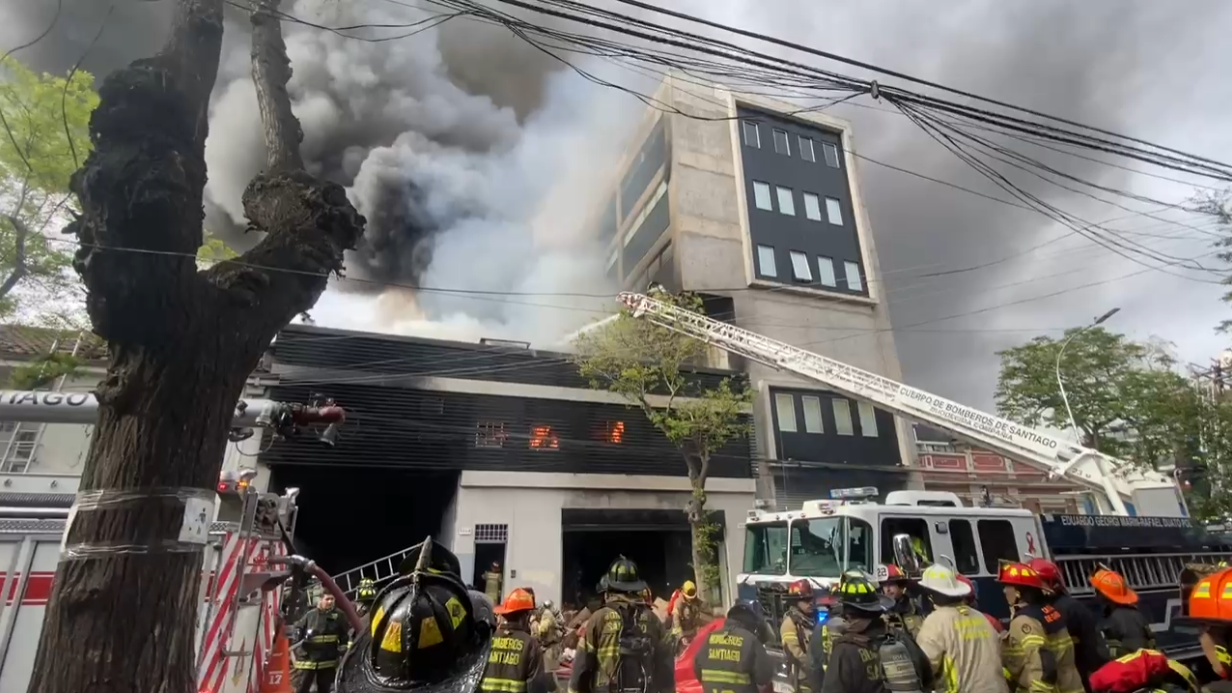 Incendio en bodegas de Santiago/Foto: Bomberos