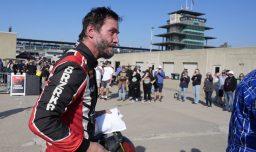 Keanu Reeves debutó como piloto de carreras profesional en la Toyota GR Cup Series