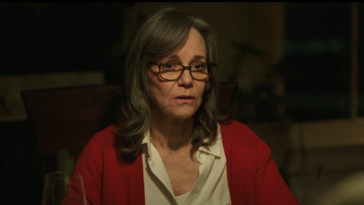 Sally Field recuerda el trauma de haberse sometido a un aborto sin anestesia a los 17 años en México