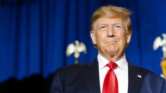 Aceptan aplazar la sentencia de Donald Trump en el caso de pagos por silencio a una actriz de cine para adultos