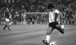 "Se te extraña Diego": Argentina rinde homenaje a Maradona a cuatro años de su muerte