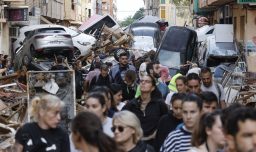 Insólitos saqueos a vecinos de Valencia en medio de trágico temporal:  Hay que “hacer guardia para que no nos entren a robar”