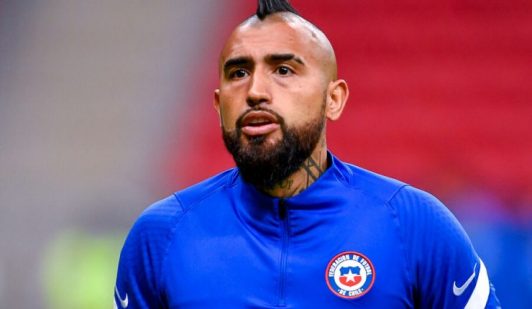 "¡Estos hueones no pueden pedir esa hueá!": Así fue el control de identidad que Carabineros le realizó a Arturo Vidal