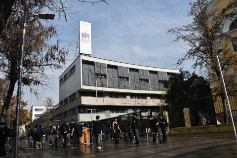 Alumnos del Instituto Nacional han perdido más de un mes y medio de clases este año por suspensiones