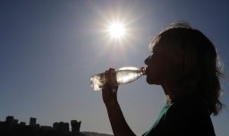 DMC emite alerta por altas temperaturas: Termómetros podrían llegar a 34°C en tres regiones del país