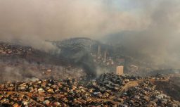 Detienen a cuatro involucrados en megaincendio de Valparaíso en dependencias de Conaf