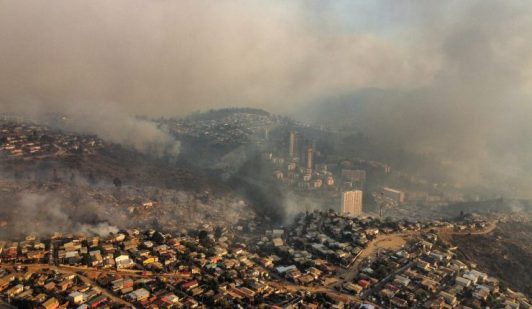 Detienen a cuatro involucrados en megaincendio de Valparaíso en dependencias de Conaf