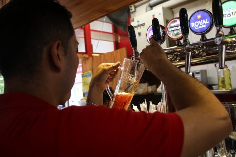 Los chilenos eligen a Kunstmann como su cerveza favorita, según encuesta Cadem