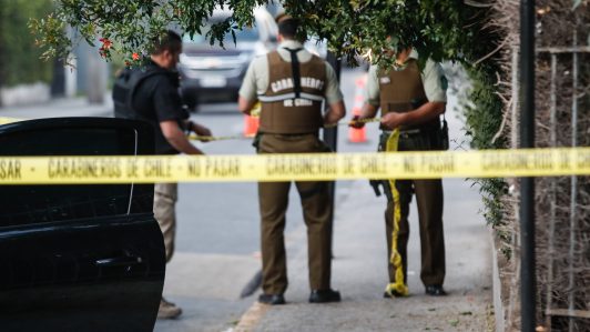 Detienen a hombre en la vía pública por violento ataque a sacerdote español en Quilicura