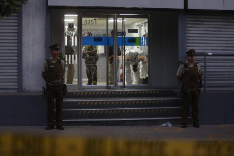 Secuestro en Las Condes: Decretan prisión preventiva contra sujeto que tomó de rehén a cajera por más de 6 horas