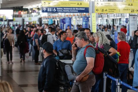 ¿Qué hacer si perdiste tu vuelo o necesitas reprogramar? Estas son las opciones que ofrecen las aerolíneas