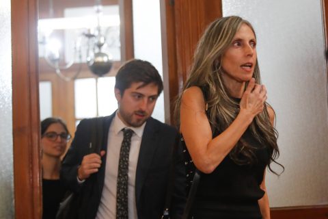 Abogada querellante presenta testimonios clave de mucama de hotel y taxista para acreditar abuso cometido por Monsalve