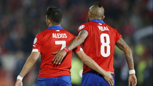 El mensaje de Sánchez a Vidal tras su regreso a La Roja: "Descansa, pórtate bien con un buen vinito como te enseñé en Italia"