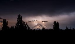 Meteorología emite aviso por probables tormentas eléctricas en cuatro regiones del país: ¿Cuándo ocurriría el fenómeno?