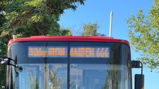 El "bus del rock": Disponen micro con recorrido "666" para concierto de Iron Maiden en el Estadio Nacional