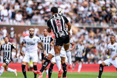 La criminal patada de Gregore a jugador del Atlético Mineiro que le significó la expulsión más rápida en finales de la Copa Libertadores