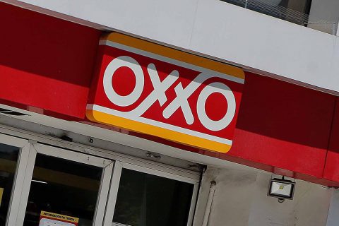 Oxxo pausa su plan de expansión en Chile: Apuntan a la delincuencia y al crecimiento en el país