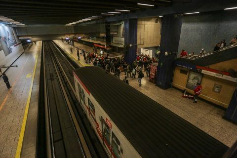 Metro de Santiago informa que 7 estaciones de Línea 1 permanecen sin servicio