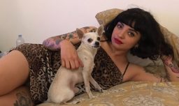 Mon Laferte lamenta triste perdida de su perrito: "Siempre te voy a amar y te voy a extrañar mucho"