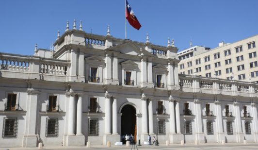 "Tenía diagnosticado un EPOC": Familia de gásfiter fallecido en La Moneda denuncia exceso de trabajo y pide justicia