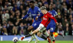 Manchester United vs. Chelsea en la Premier League este domingo: ¿A qué hora es el partido y dónde verlo en Chile?