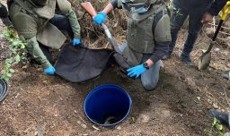 Crimen de carabineros en Cañete: Encuentran armas enterradas en un tambor en pleno bosque y una camioneta con encargo por robo