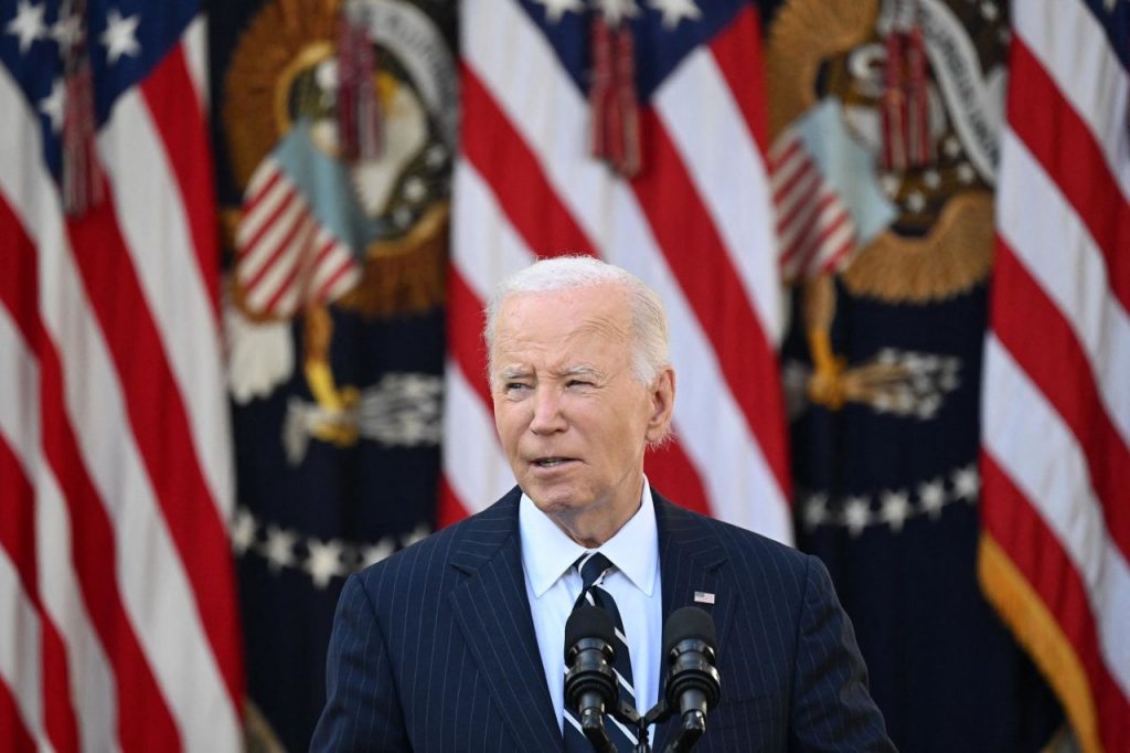 El presidente Joe Biden se dirige a la nación desde el Jardín de las Rosas de la Casa Blanca en Washington, DC, el 7 de noviembre. Saul Loeb/AFP/Getty Images