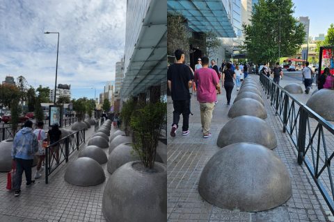 “Intransitable”, “un crimen” y más: ¿Por qué la vereda del Costanera Center está llena de esferas gigantes de concreto?