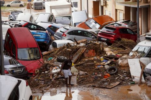 Inundaciones en España dejan 211 muertos: Gobierno anunció envío de 10 mil militares y policías a las zonas afectadas