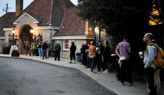 Elecciones en EE.UU: 15 centros de votación en Georgia amplían su horario, 12 de ellos por amenazas de bomba de origen ruso