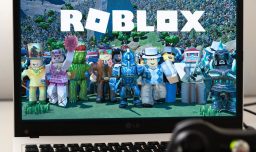 Tras ser llamado “un infierno de pedófilos”: Roblox añade controles parentales y restringe chats para menores de 13 años