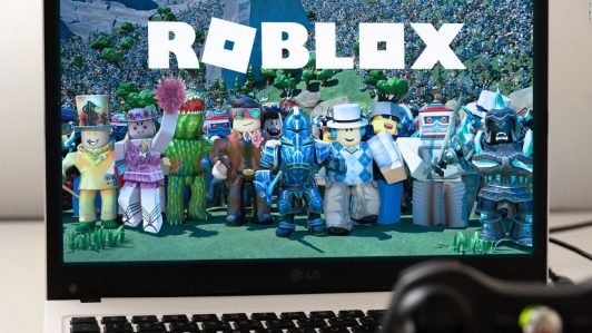 Tras ser llamado “un infierno de pedófilos”: Roblox añade controles parentales y restringe chats para menores de 13 años