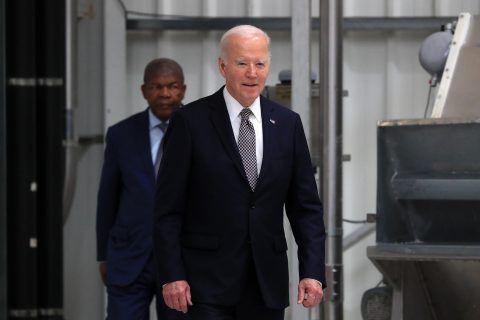 Presidente Biden reitera su "total apoyo" a una transición en Siria en una llamada con el rey jordano